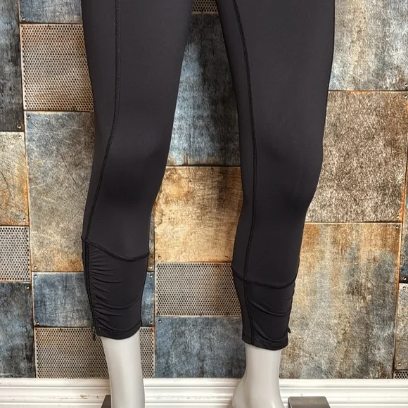 Lululemon Runday Crop Size 8 - Picture 4 of 15